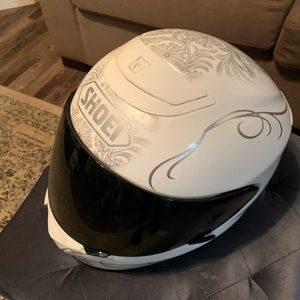 WOMANS SHOEI QUEST MOTORCYCLE FULL FACE HELMET
